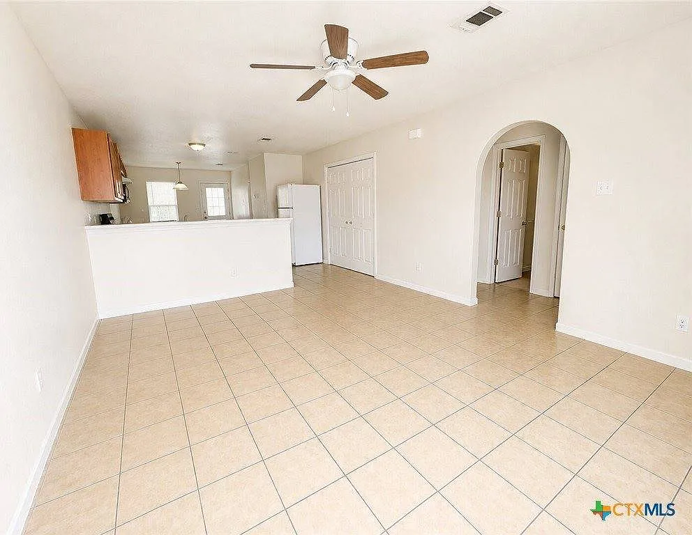 3 bed, 1178 sqft, $925 — Photo 2