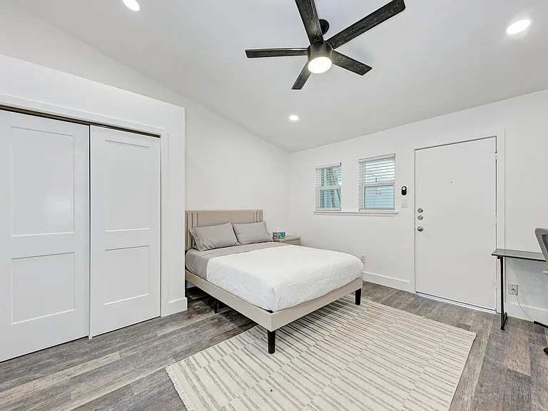 2302 Leon St #1 — Photo 4