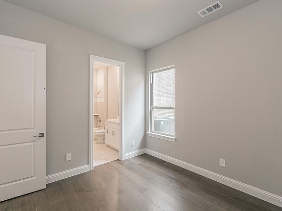 5th image of 3013 Deansbrook Dr