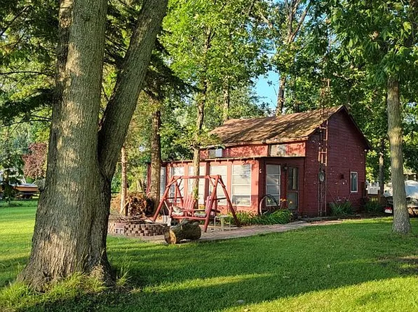 2314 Edgewood Ct, Brooklyn, MI 49230
