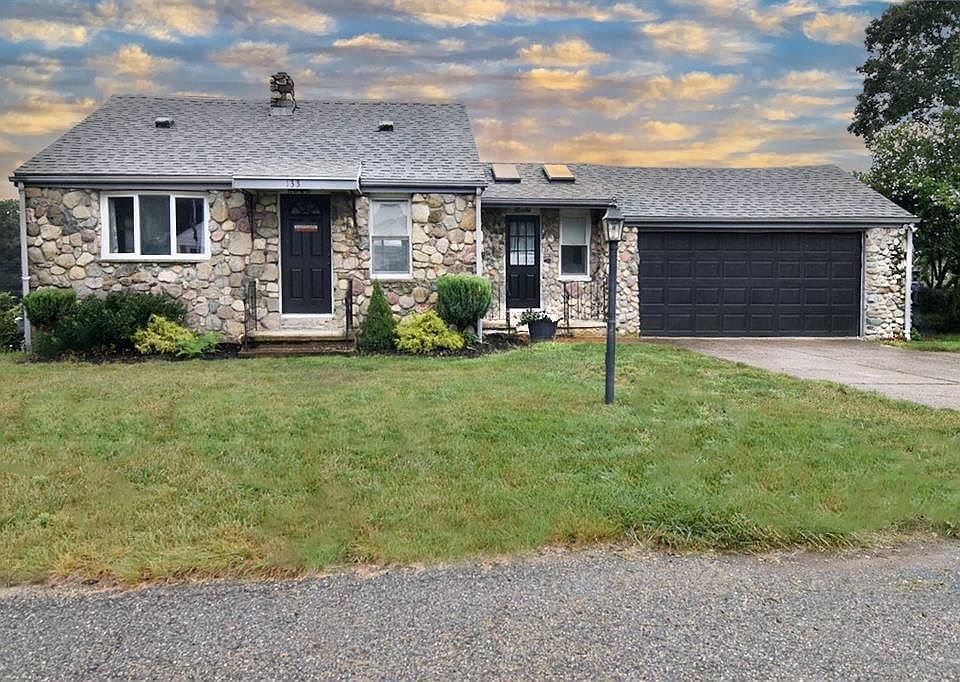 1st image of 133 Vineyard Ave