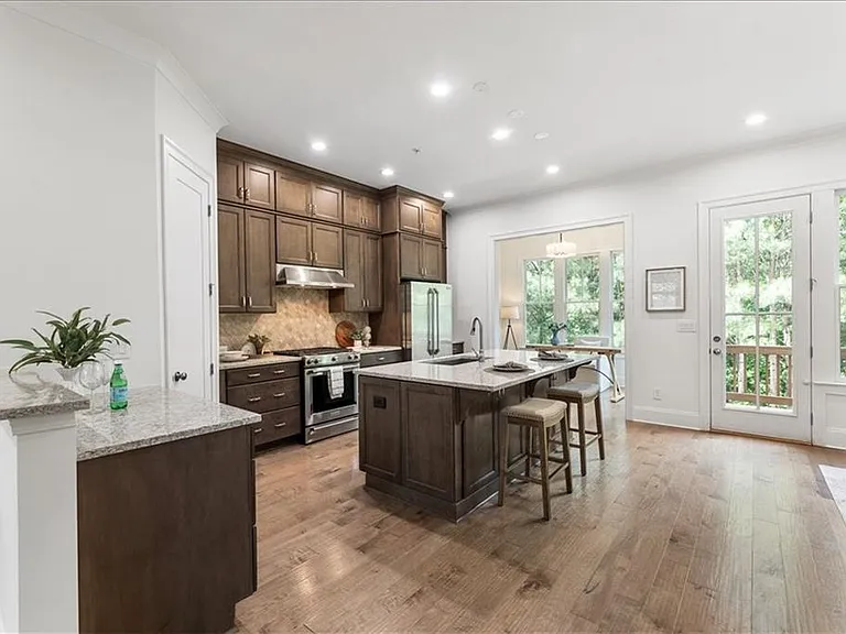 1233 Parkstead Ln — Photo 18