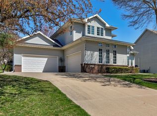 14967 Wildwood Dr, Clive, IA 50325