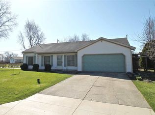 11148 Shoreline Dr, Leo, IN
