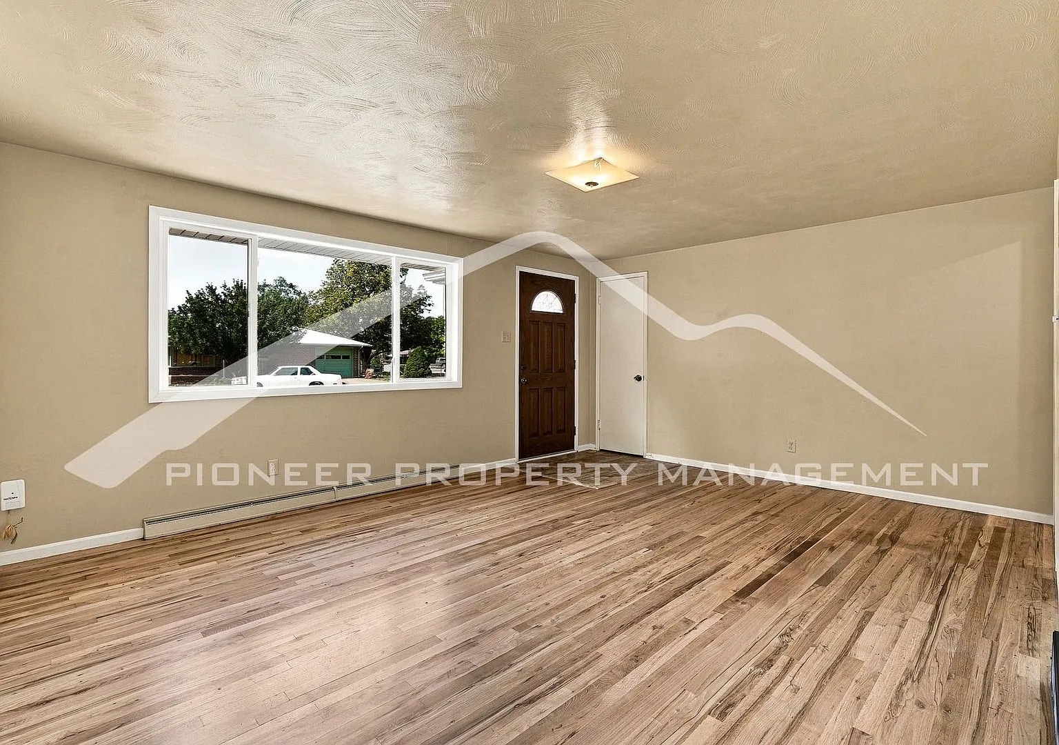 Charming Home with Central AC and Washer/Dryer — Photo 2