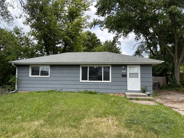308 Village Dr, Ames, IA 50014