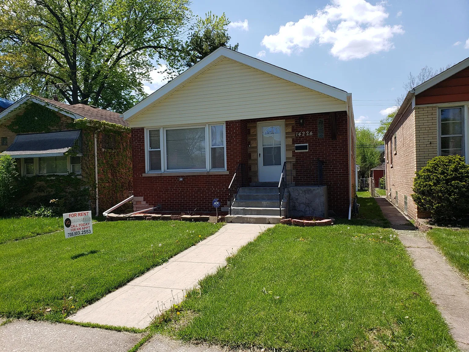 14224 S Stewart Ave photo 1