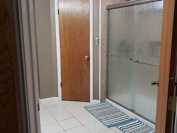 2nd image of 822 Briarwood St