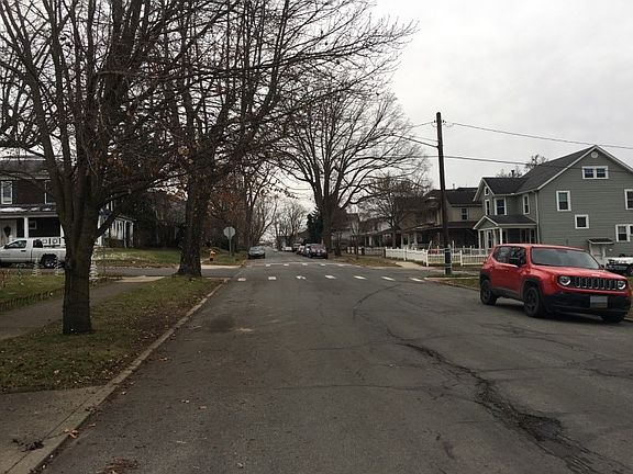 4th image of 406 N 10th St