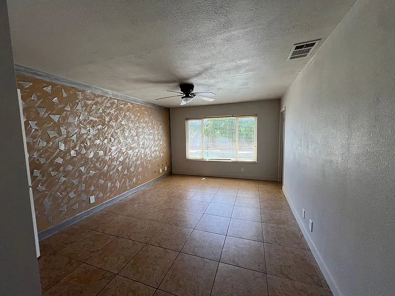 6247 Katella Ave — Photo 10