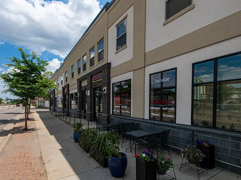 360 University Ave W — Photo 9