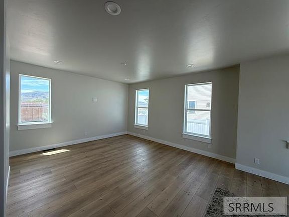 3rd image of 1018 Alpine Ave