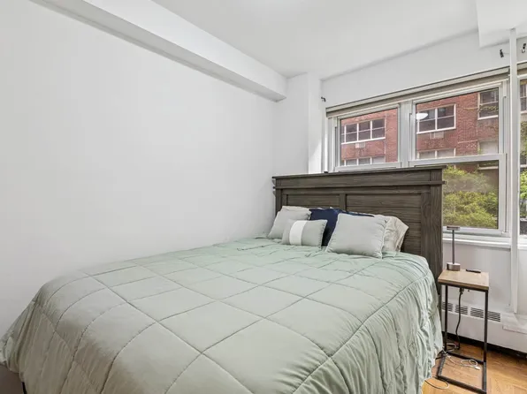 315 East 69th Street 2A image 3 of 7