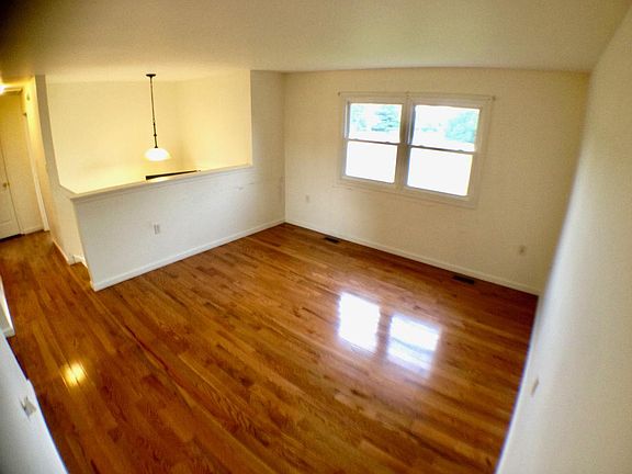 2nd image of 405 Oriole Dr
