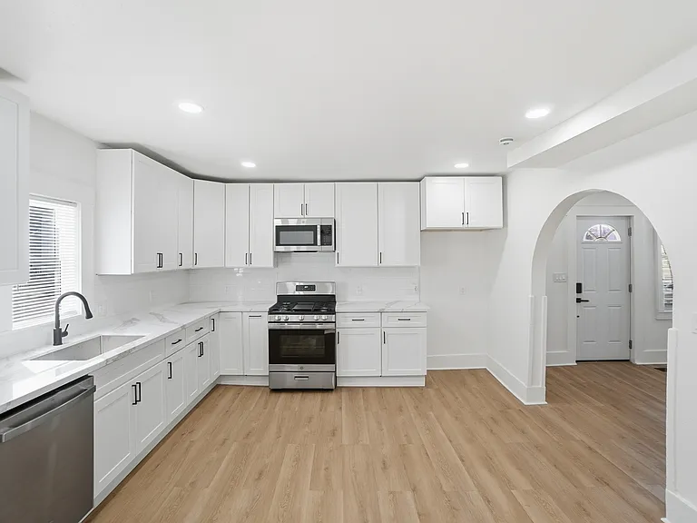 630 Ewing Ave — Photo 5