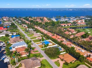 959 N Town And River Dr, Fort Myers, FL 33919