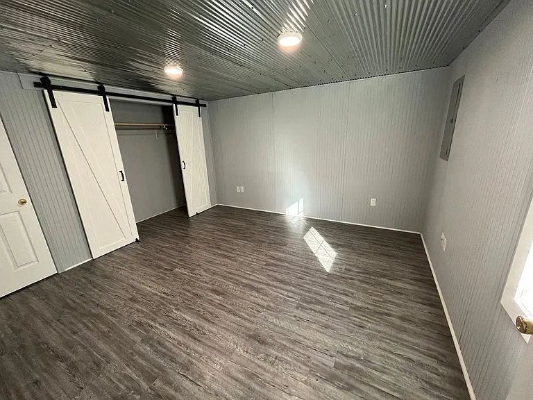 225 Community Dr #16 — Photo 7