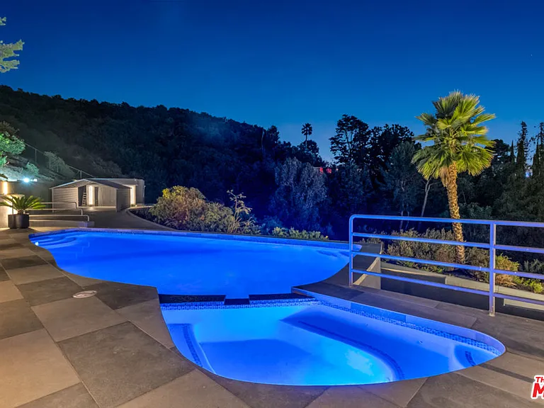 7966 Mulholland Dr — Photo 55