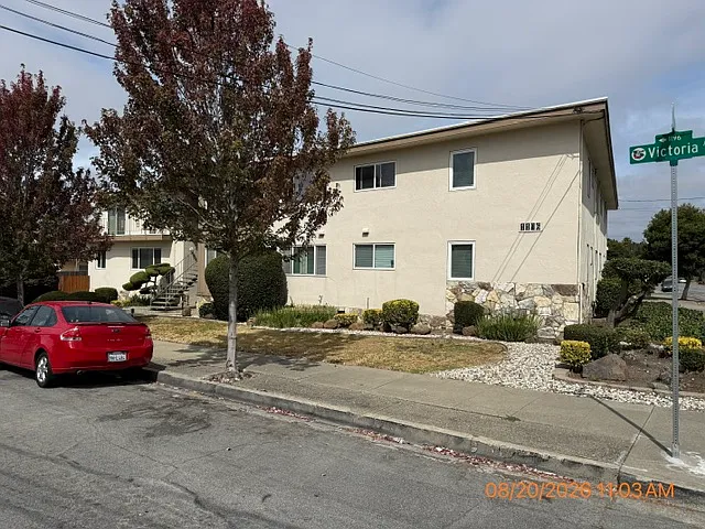 3 bed, $2,975 — Photo 2