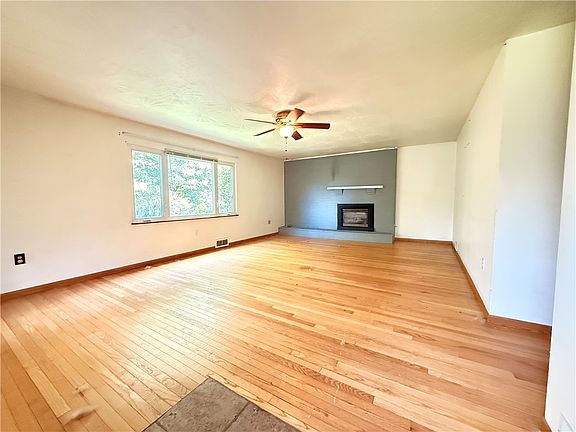 3rd image of 119 Everest Ln