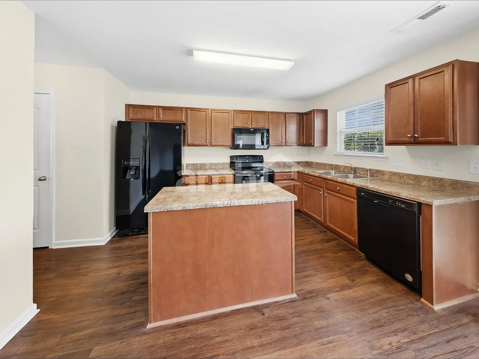3 bed, 2.5 bath, 2231 sqft, $2,140 — Photo 4