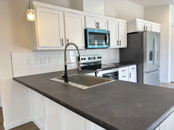 13640 SE Highway 212 Unit 124, Clackamas, OR 97015