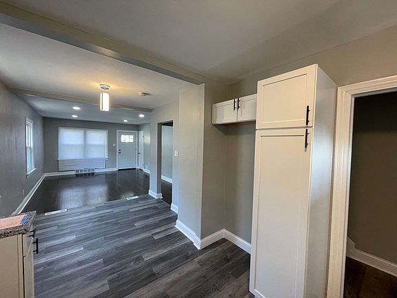 3rd image of 653 Gordon Ave
