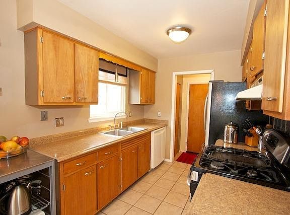 4th image of 3250 Fernwood Ave