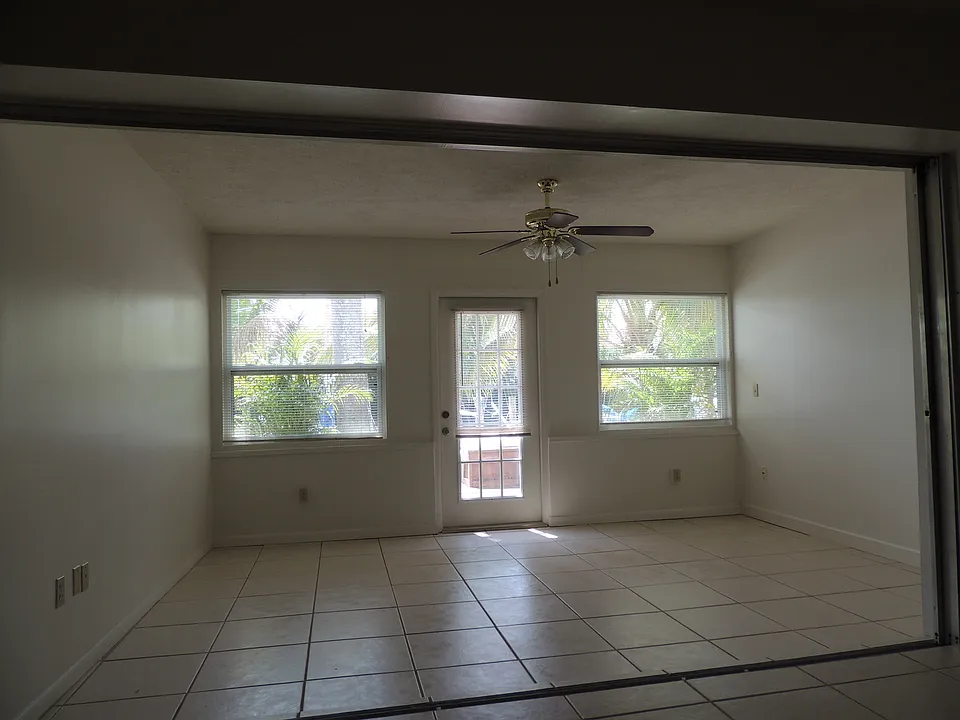 4862 SE Anchor Ave #3