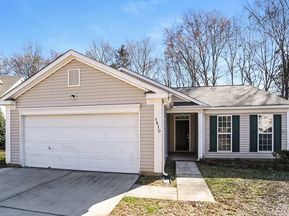 1610 Royal Tree Ct, Charlotte, NC 28216
