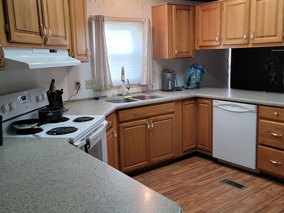 4th image of 302 Riverwood Dr