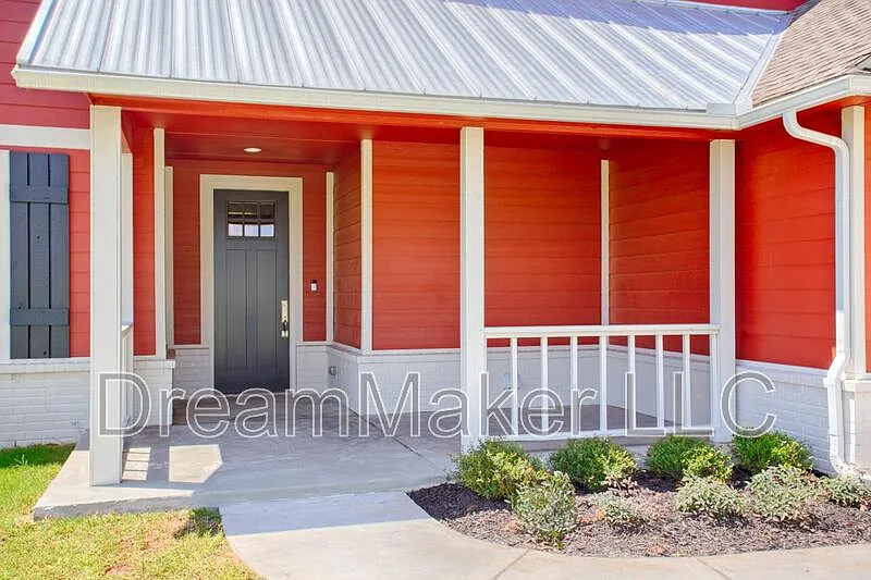 4 bed, 2.0 bath, 1846 sqft, $2,250 — Photo 2