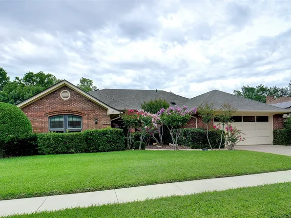 1301 Medford Dr, Bedford, TX 76021