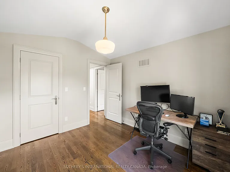 200 Donlea Dr — Photo 32