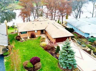 586 Killarney Pass Cir, Mundelein, IL 60060