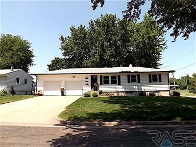 1904 E 19th St, Sioux Falls, SD, 57105
