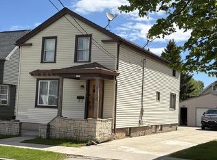 1221 S 12th STREET, Manitowoc, WI 54220