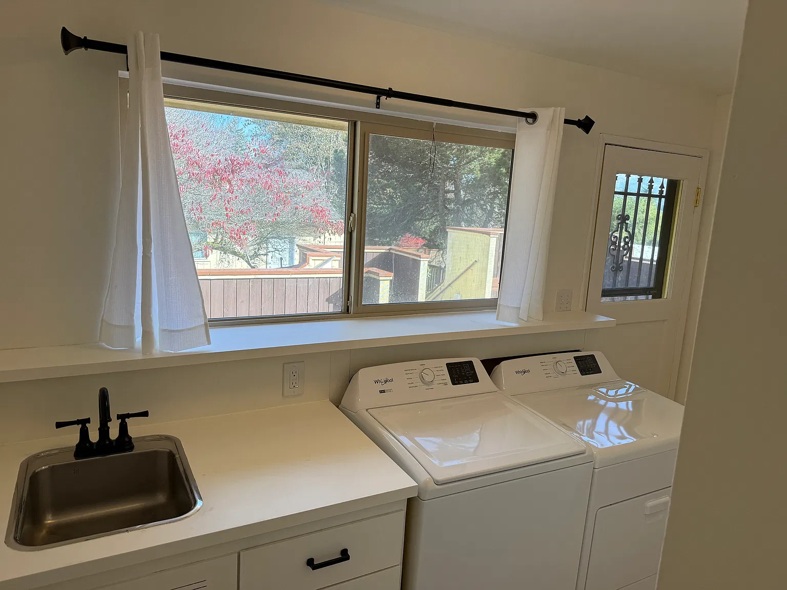 3 bed, 1400 sqft, $3,700 — Photo 2