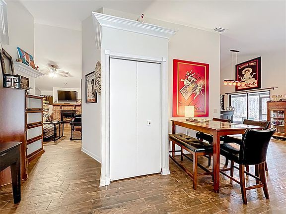 4th image of 1876 Springbush Ln