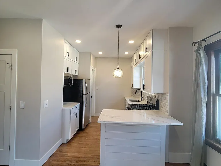 906 Indiana Ave — Photo 6