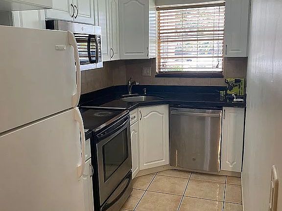 2nd image of 705 NE 2nd St APT 5