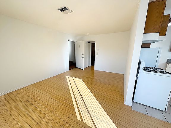 4th image of 1942 N Vista Del Mar Ave APT 3