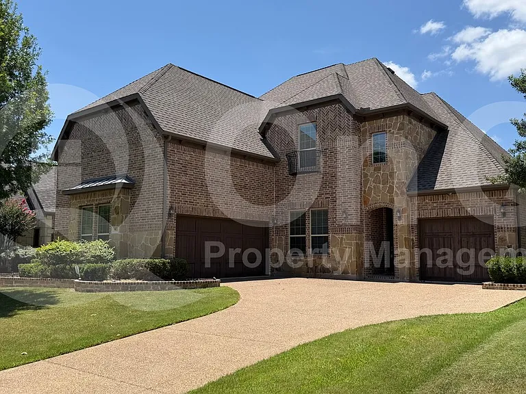 901 Colby Dr — Photo 4