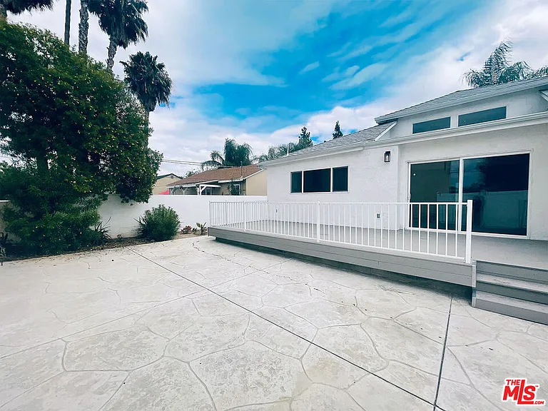 22131 Victory Blvd — Photo 22