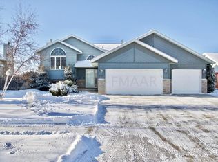2907 32nd St S, Fargo, ND 58103