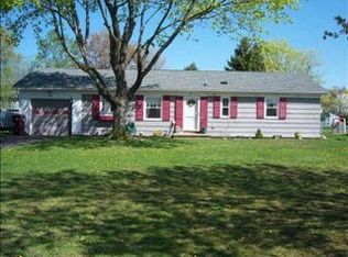 30 Newport Dr, Rochester, NY 14624