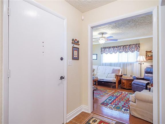 4th image of 2210 Dakota St