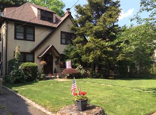 345 Warwick Ave, Little Neck, NY 11363