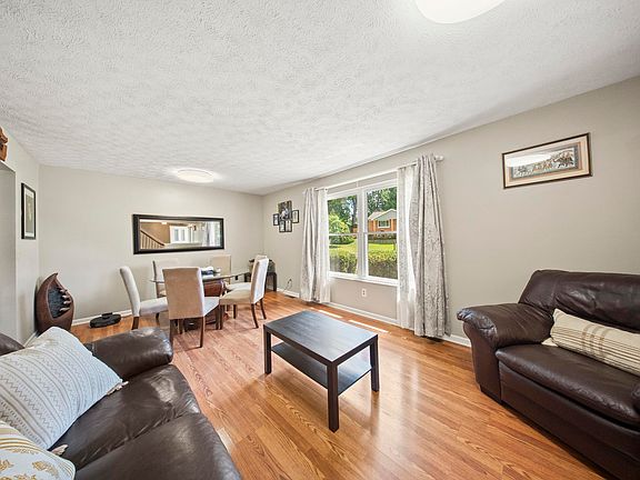 3rd image of 132 Barkley Ct