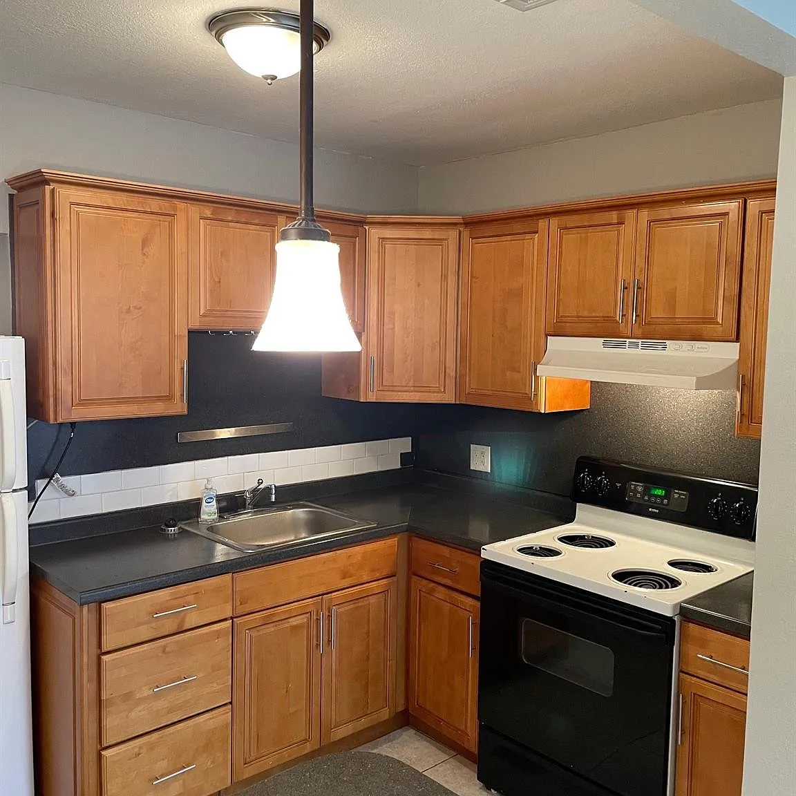 2 bed, 1.0 bath, 660 sqft, $1,995 — Photo 3